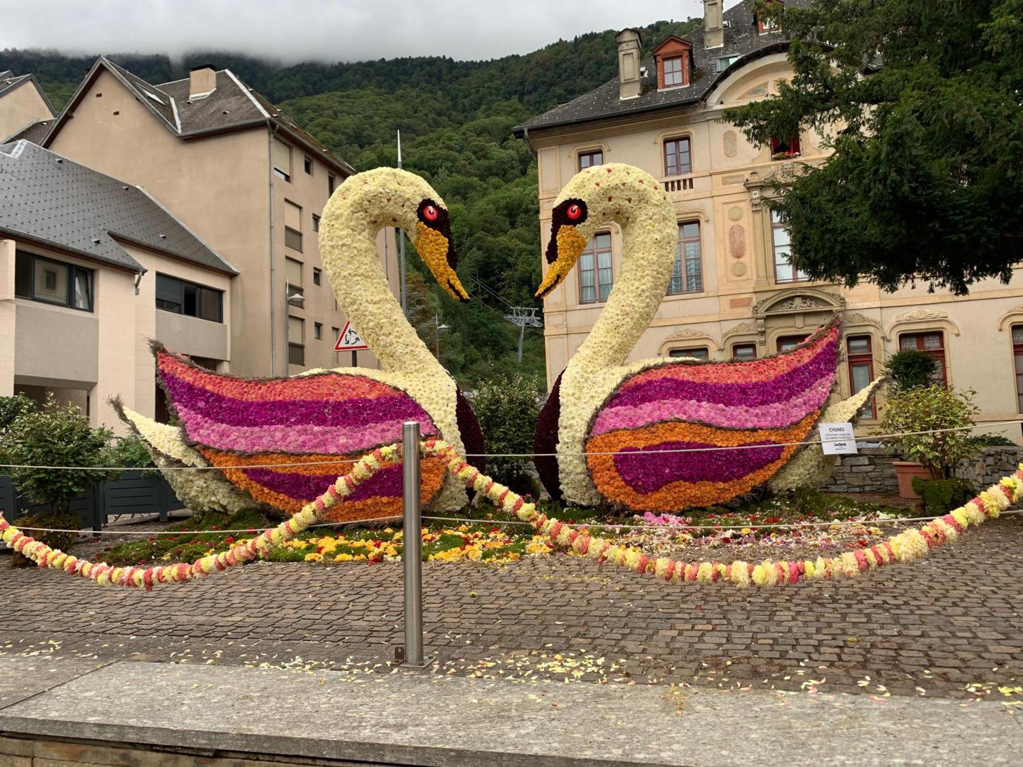 Luchon Holidays Bagnères-de-Luchon Exterior foto